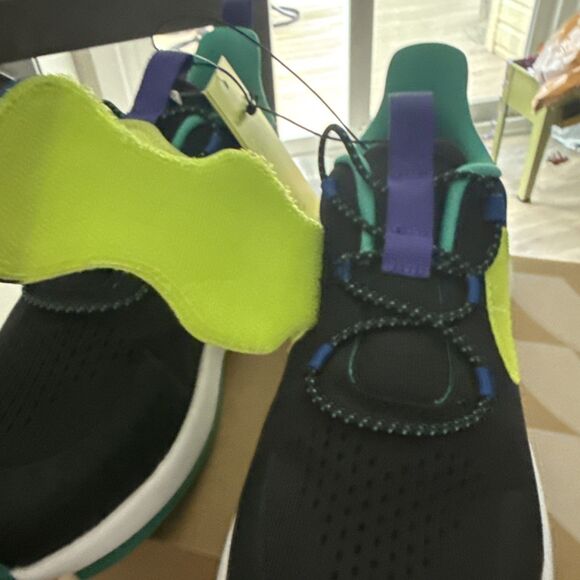 All In Motion Fallon Sneakers Black/Green/ Purple Kids Size 4 NWT - Picture 8 of 12